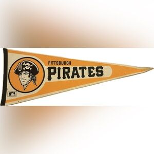 VINTAGE 1980s Pittsburgh Pirates Major League Baseball full-size felt pennant